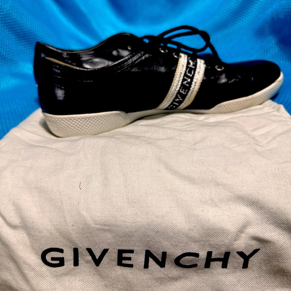 Givenchy women’s sneakers - vintage and in great condition